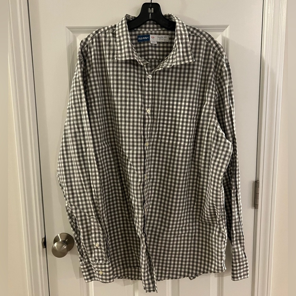 Old Navy Men's Black and White Checkered Casual Shirt